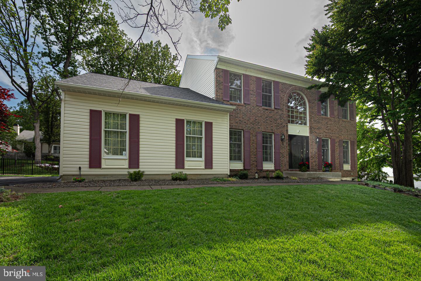 807 TREMONT DRIVE
