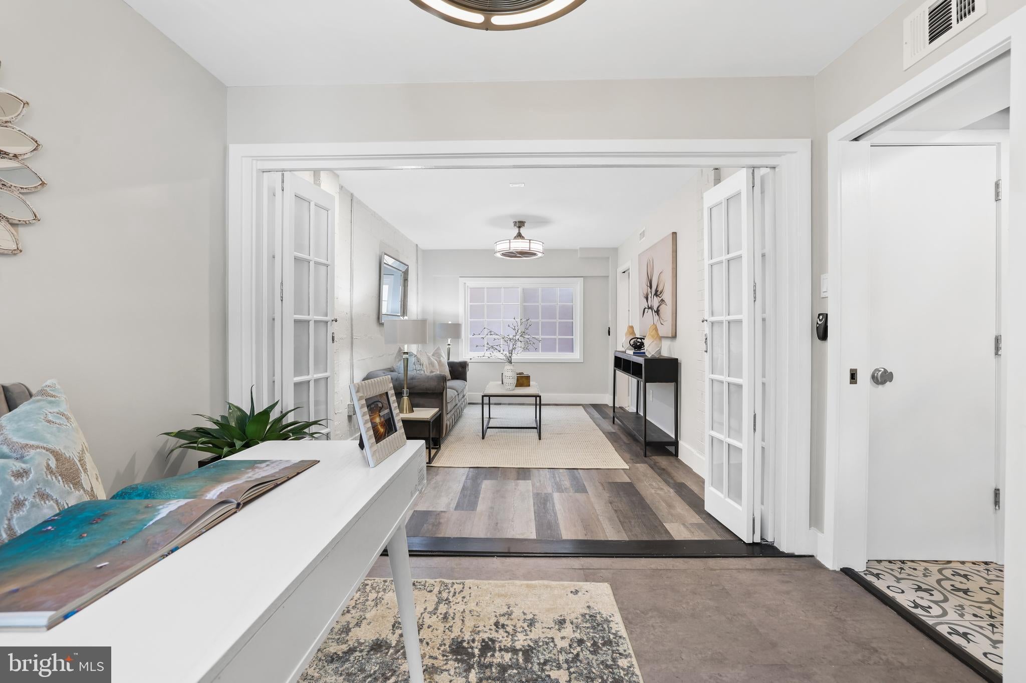 1529 N COLONIAL TERRACE B