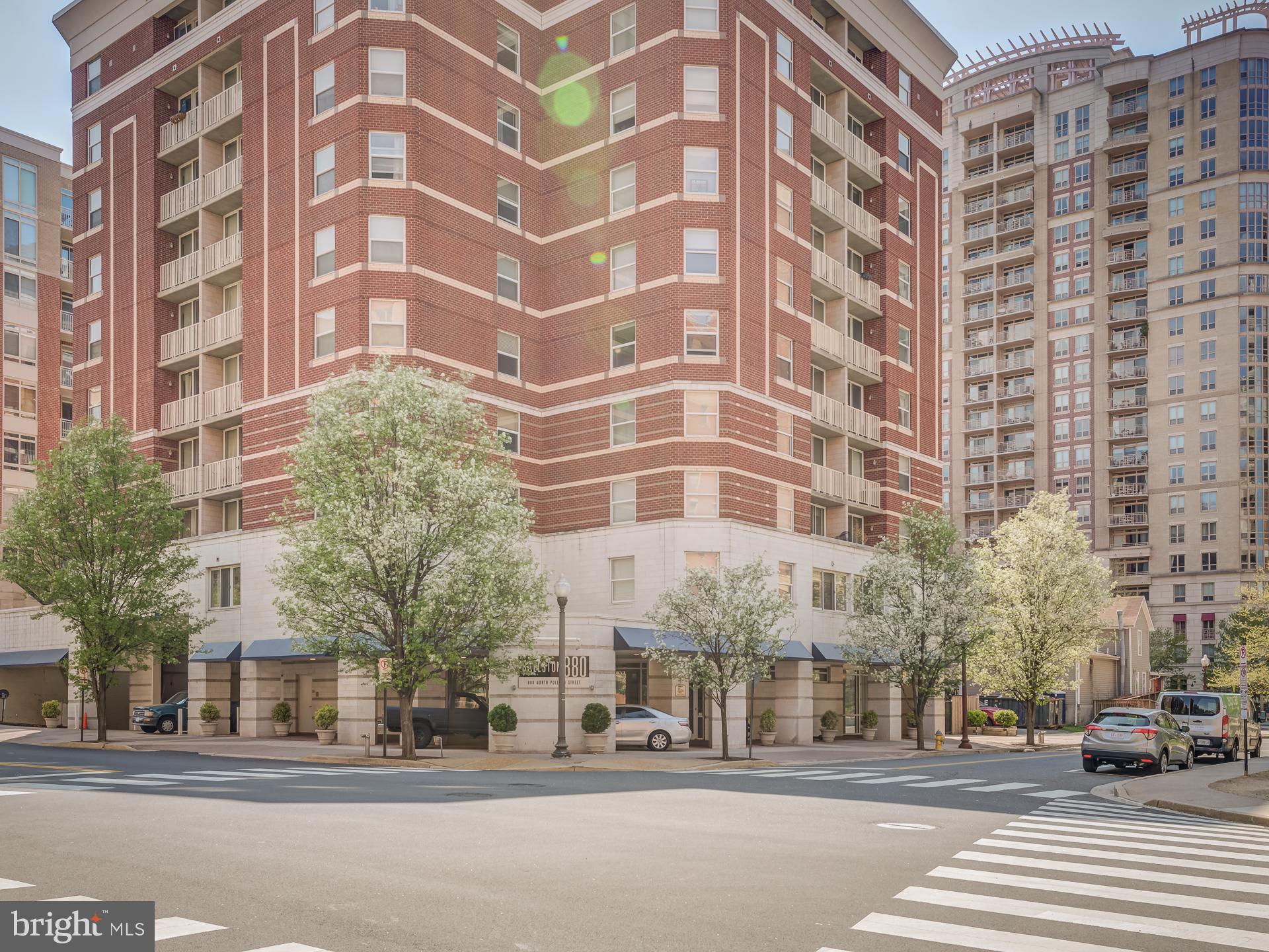 BALLSTON 880 - Residential