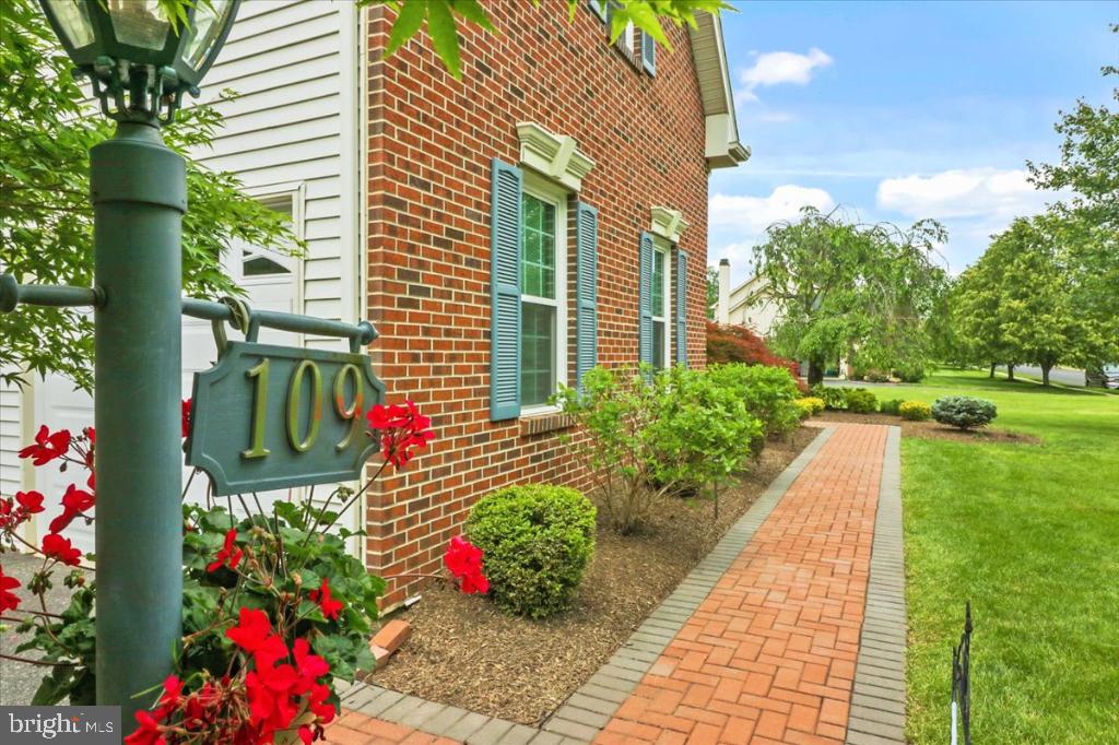 109 KNOLL DRIVE