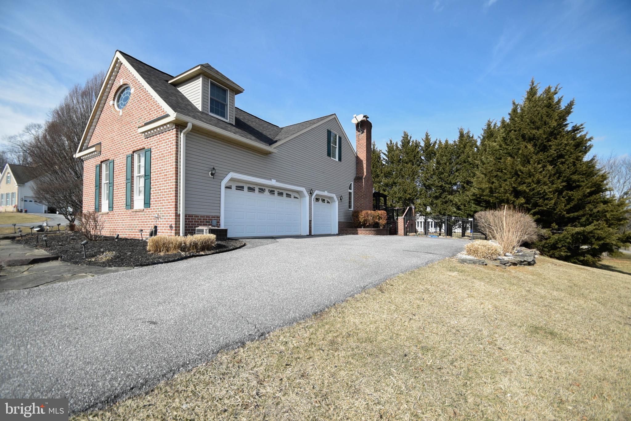 OAKMONT GREEN - Residential