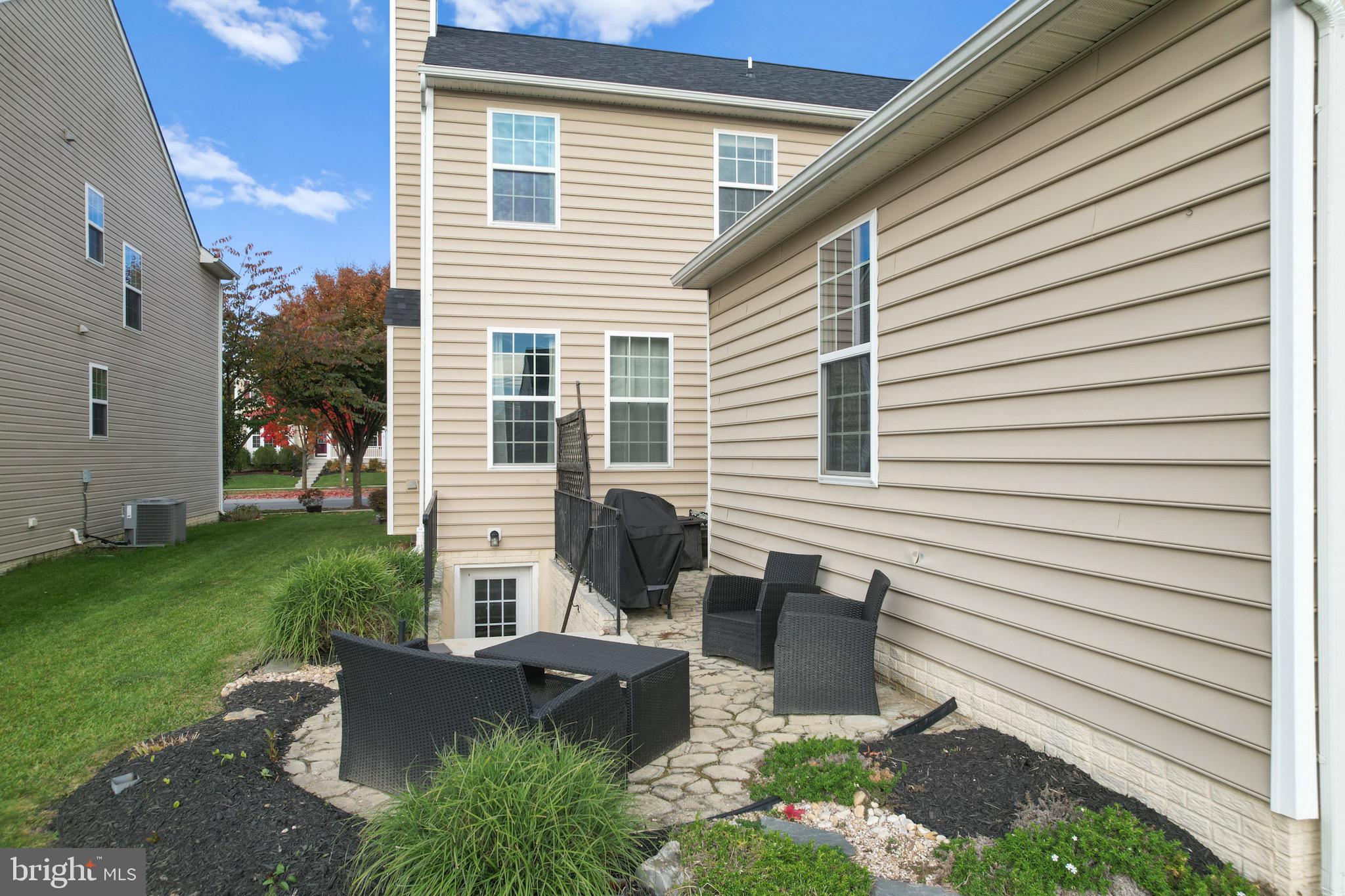 LAKELAND PLACE - Residential