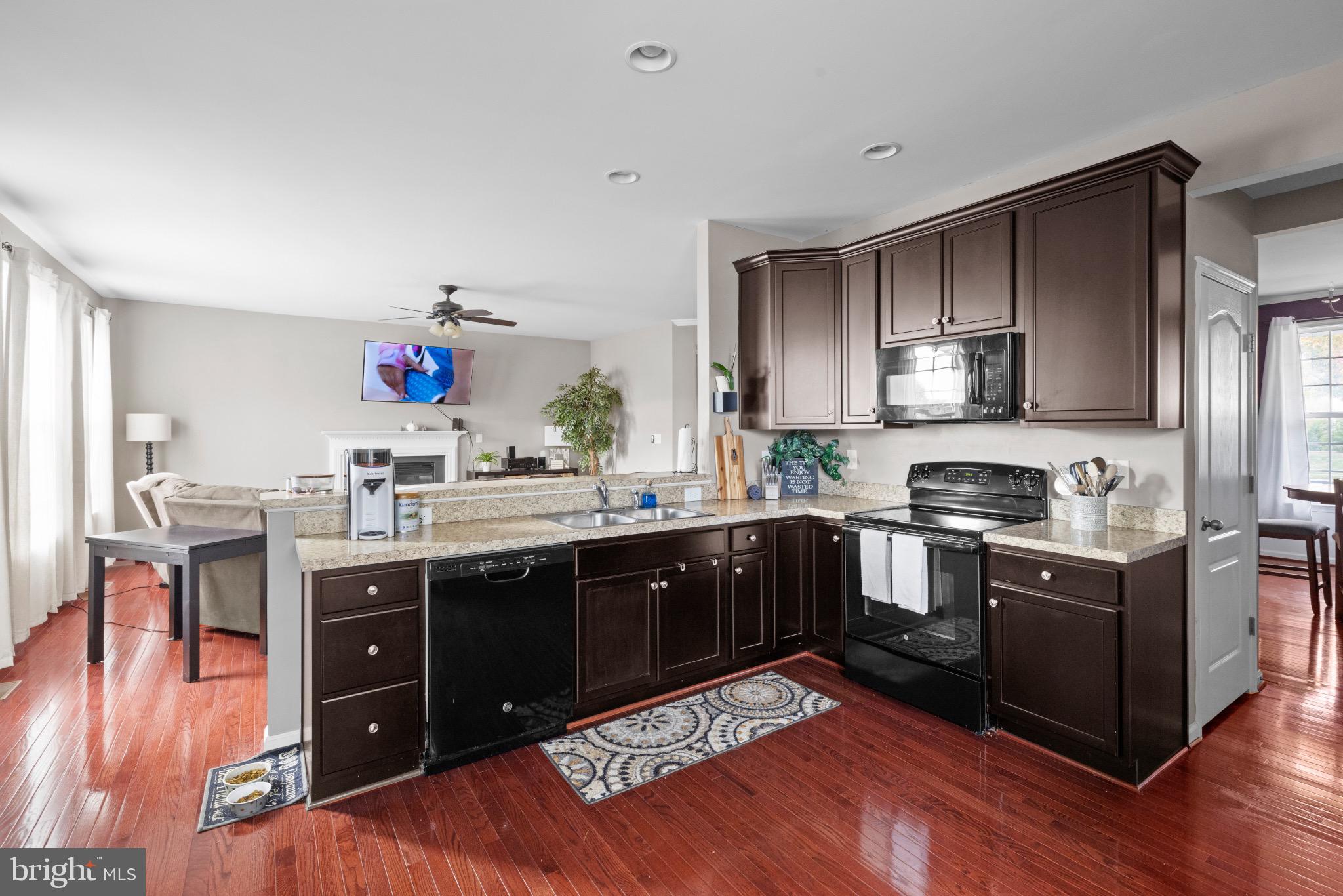 LAKELAND PLACE - Residential