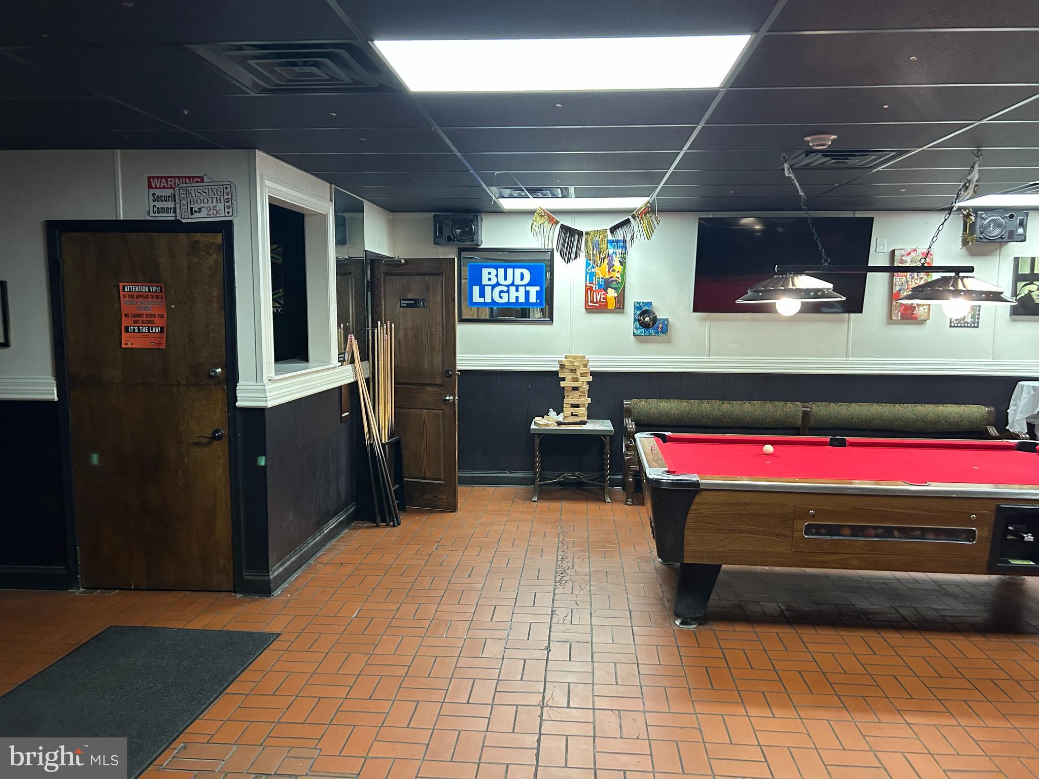 704 E LINCOLN HIGHWAY