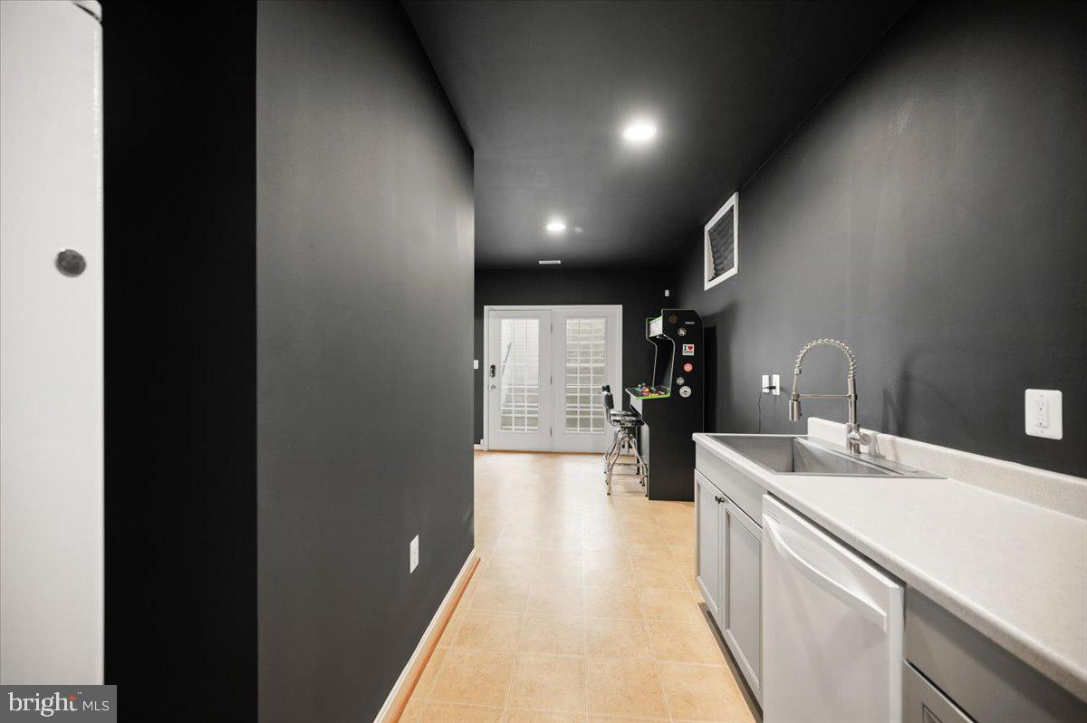 LAKE POINT ROUND HILL - Residential