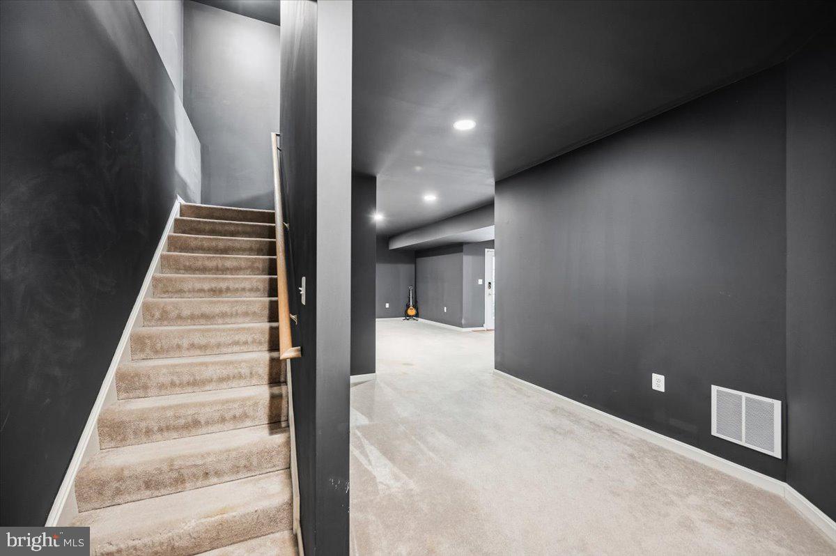 LAKE POINT ROUND HILL - Residential