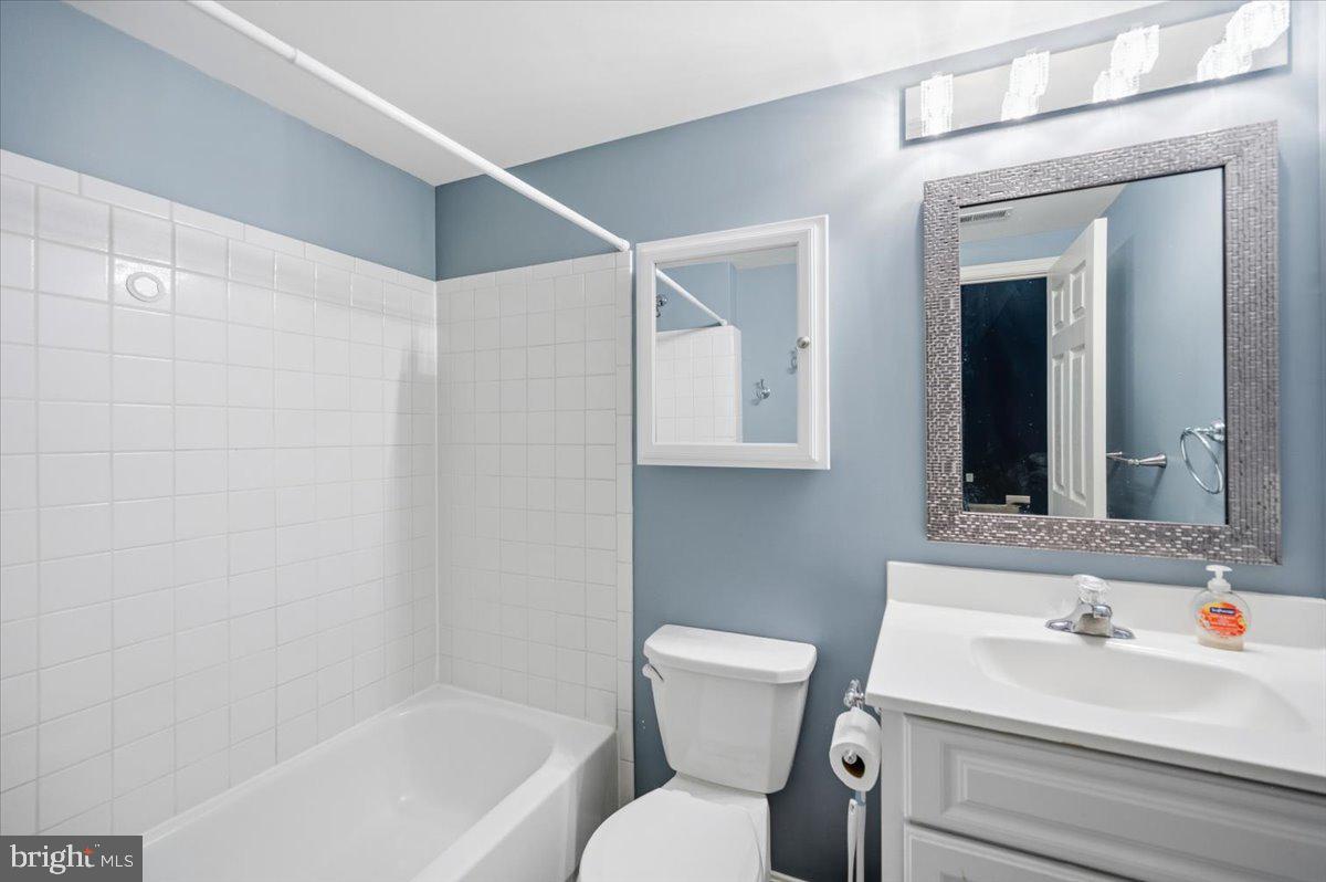 LAKE POINT ROUND HILL - Residential