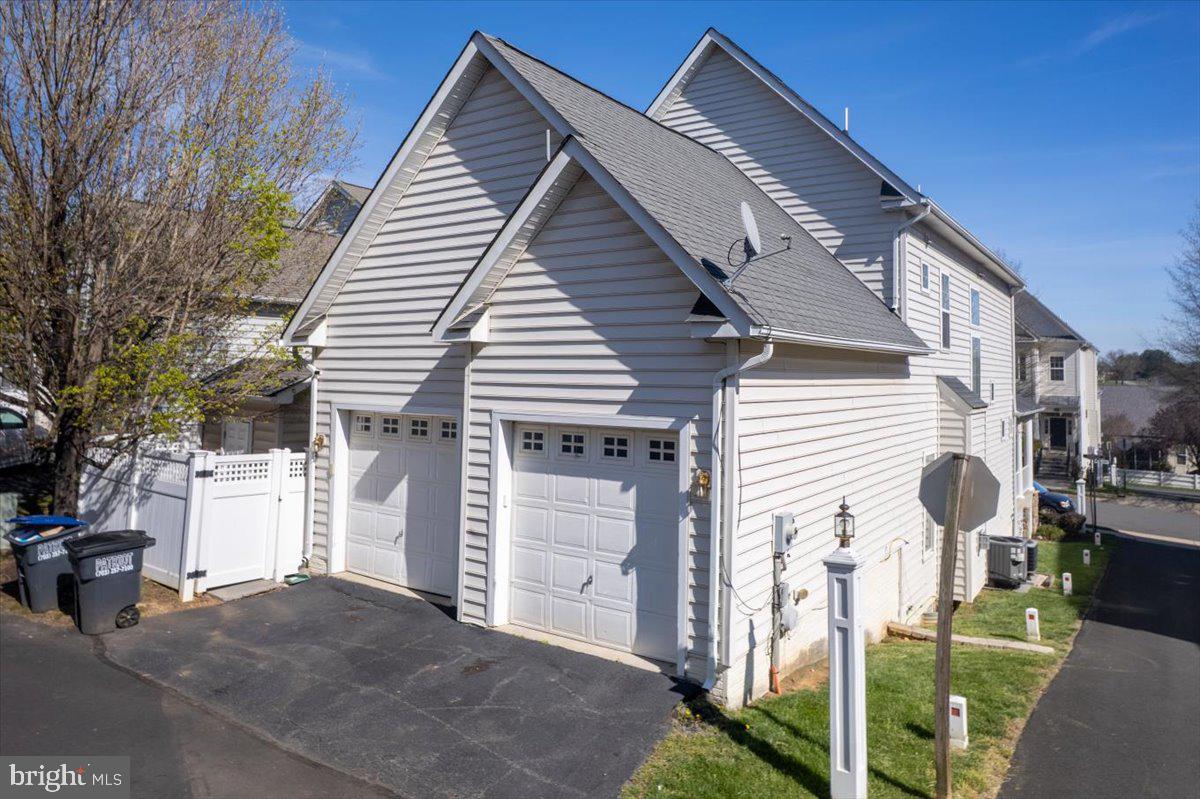 LAKE POINT ROUND HILL - Residential