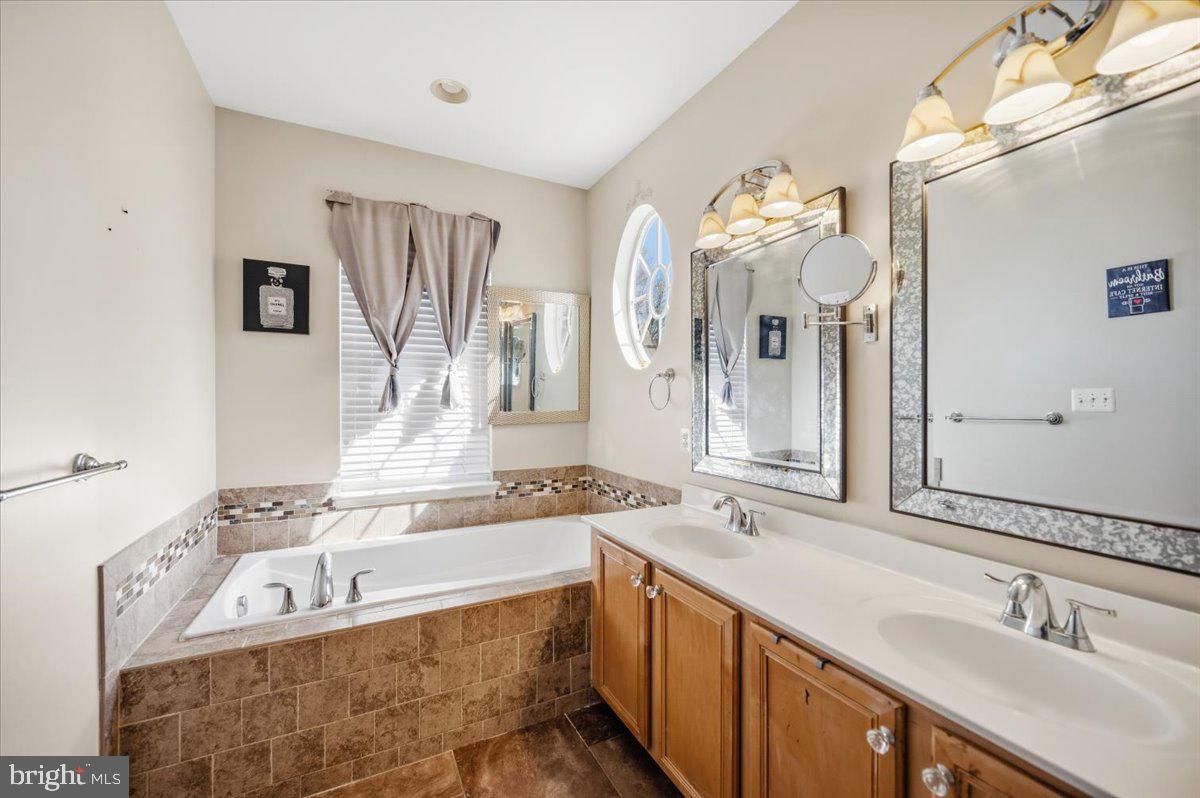 LAKE POINT ROUND HILL - Residential