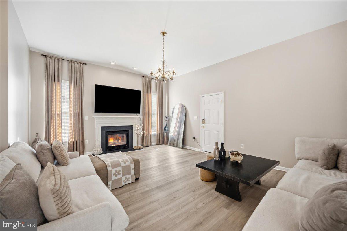 LAKE POINT ROUND HILL - Residential