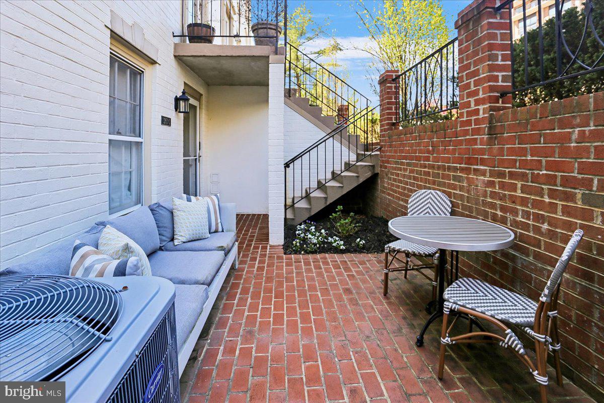 3263 SUTTON PLACE NW C