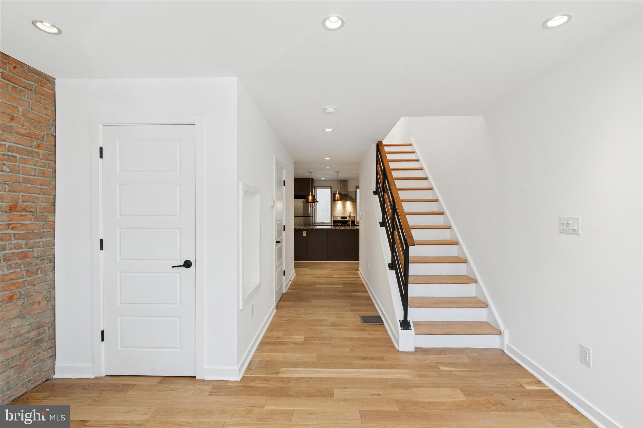 DICKINSON NARROWS - Residential Lease