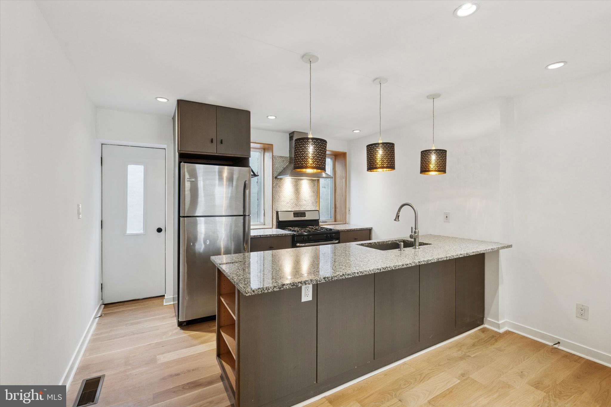 DICKINSON NARROWS - Residential Lease