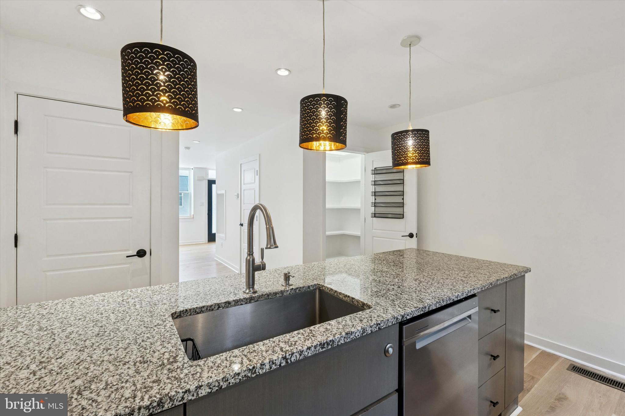 DICKINSON NARROWS - Residential Lease