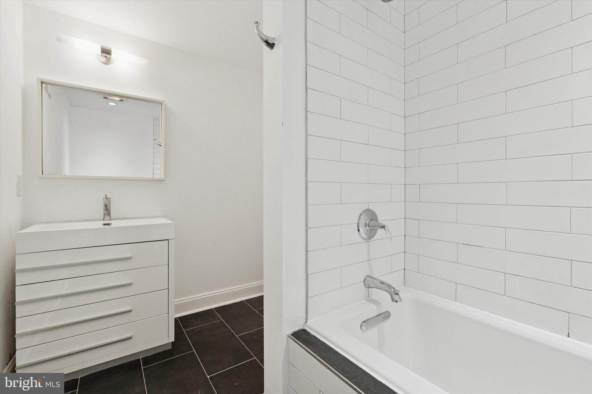 DICKINSON NARROWS - Residential Lease