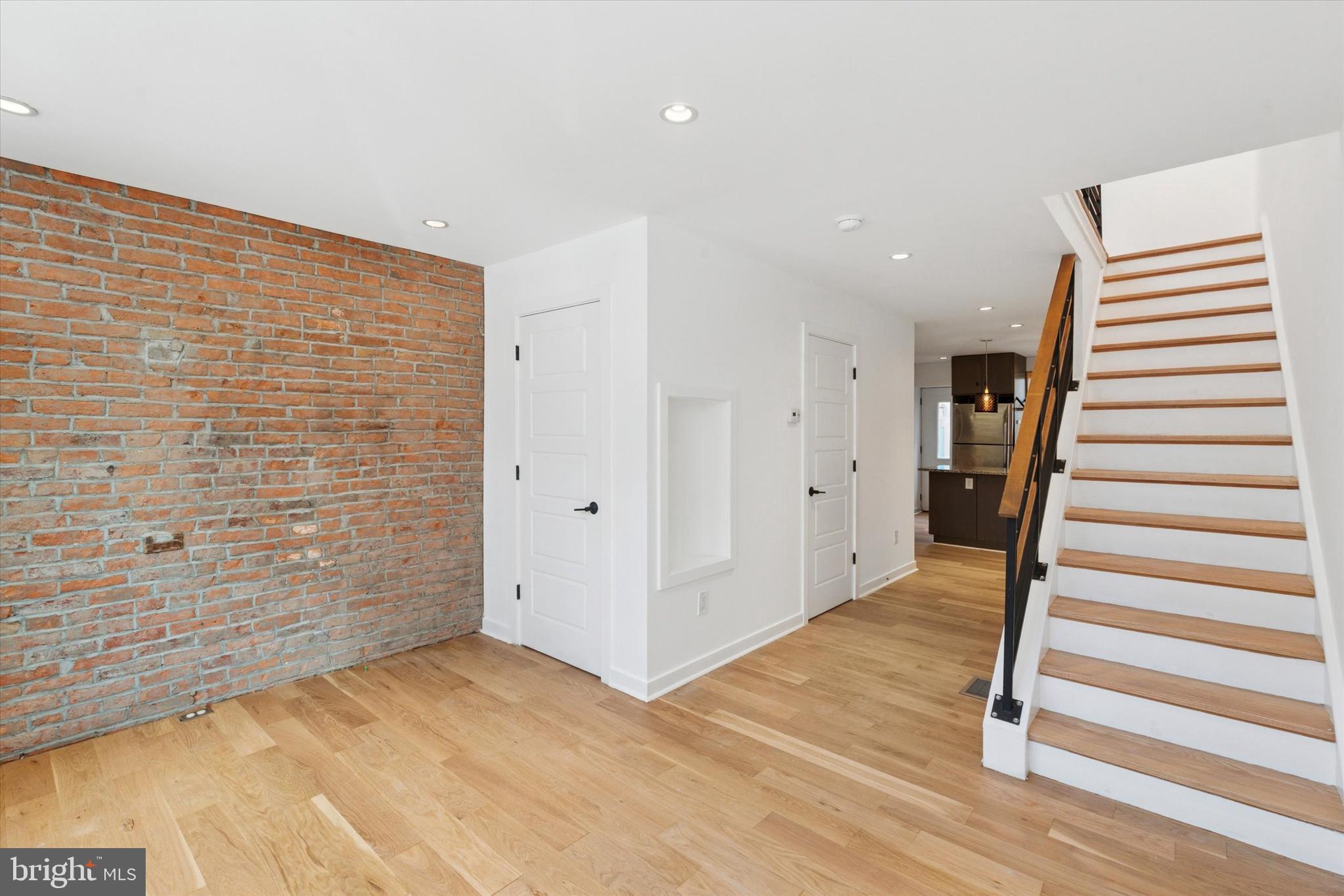 DICKINSON NARROWS - Residential Lease