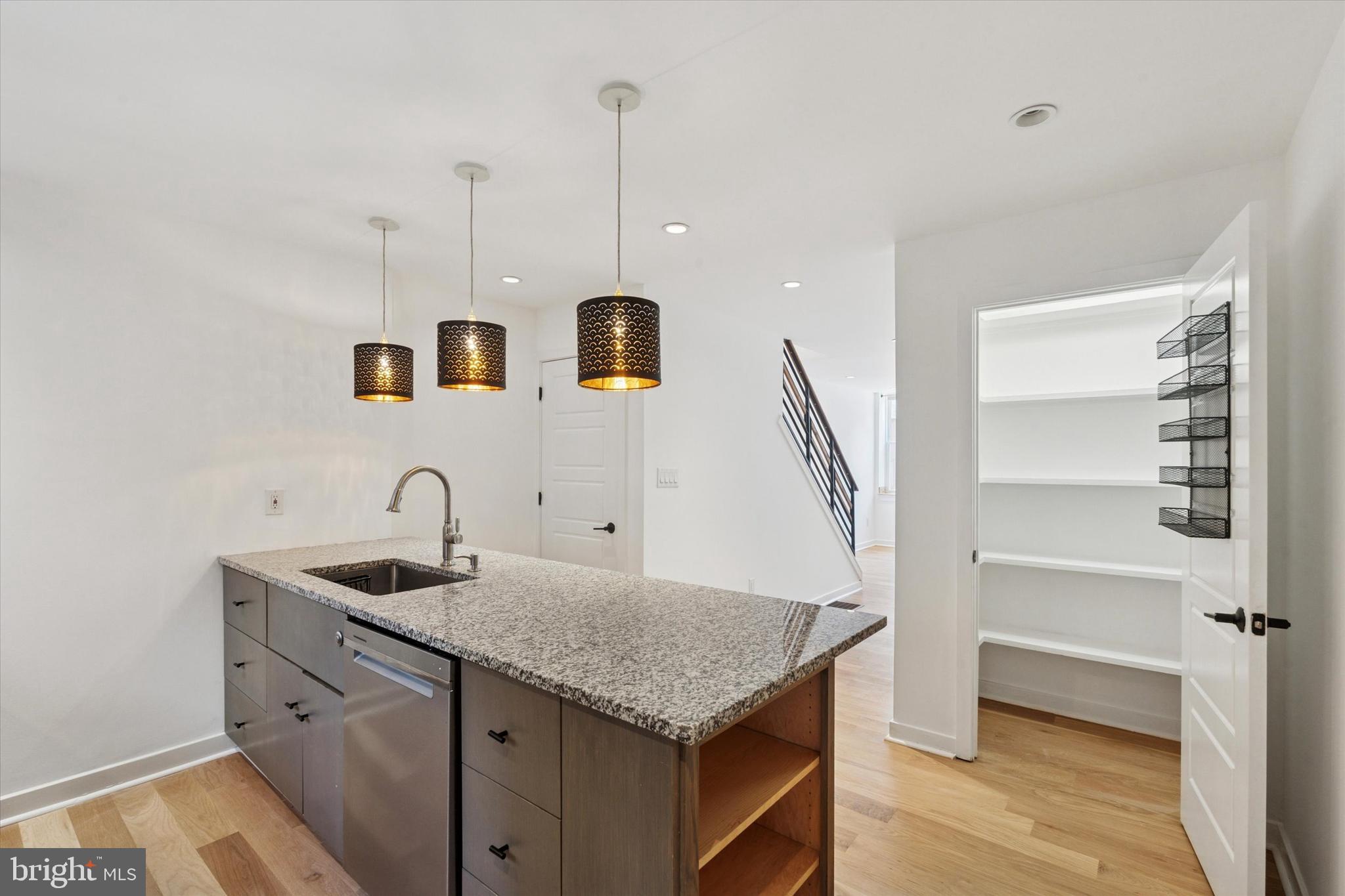 DICKINSON NARROWS - Residential Lease