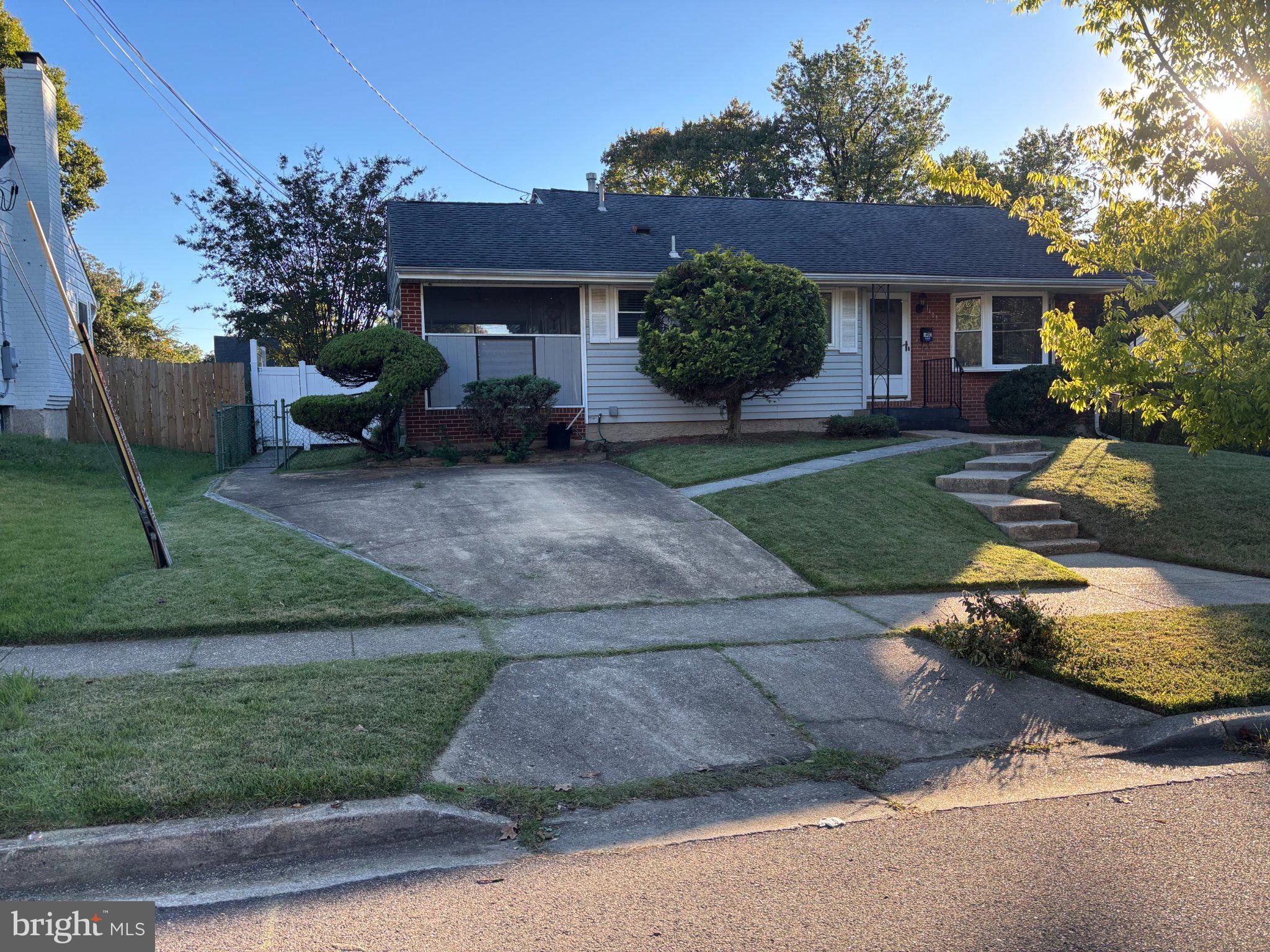 1407 FENWOOD AVENUE