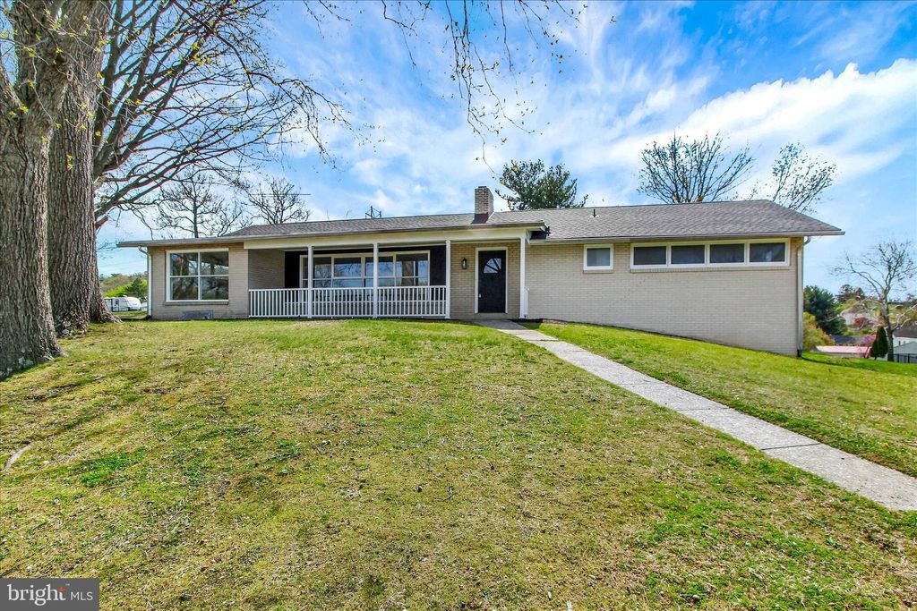 Photo of 1750 Northview Road, YORK, PA 17406 (MLS # PAYK2101436)
