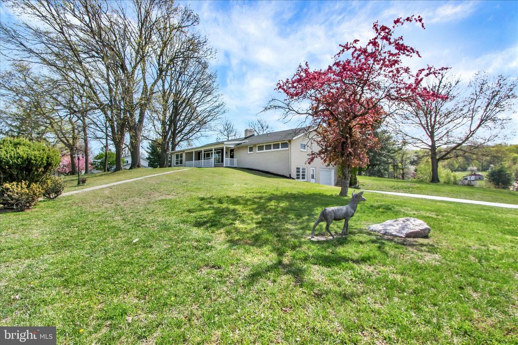 Photo of 1750 Northview Road, YORK, PA 17406 (MLS # PAYK2101436)