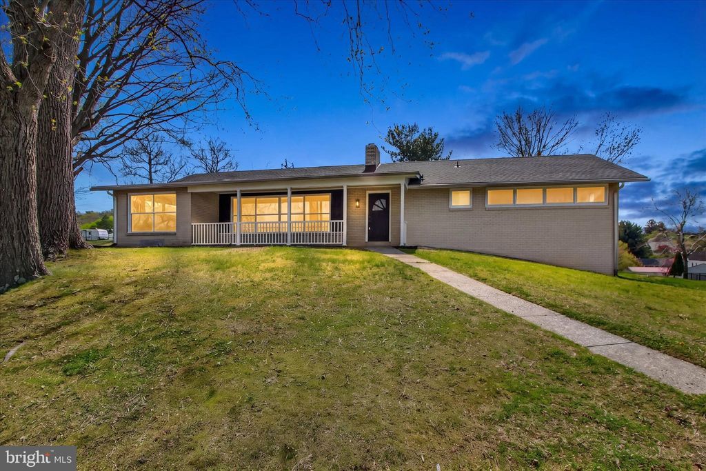 Photo of 1750 Northview Road, YORK, PA 17406 (MLS # PAYK2101436)