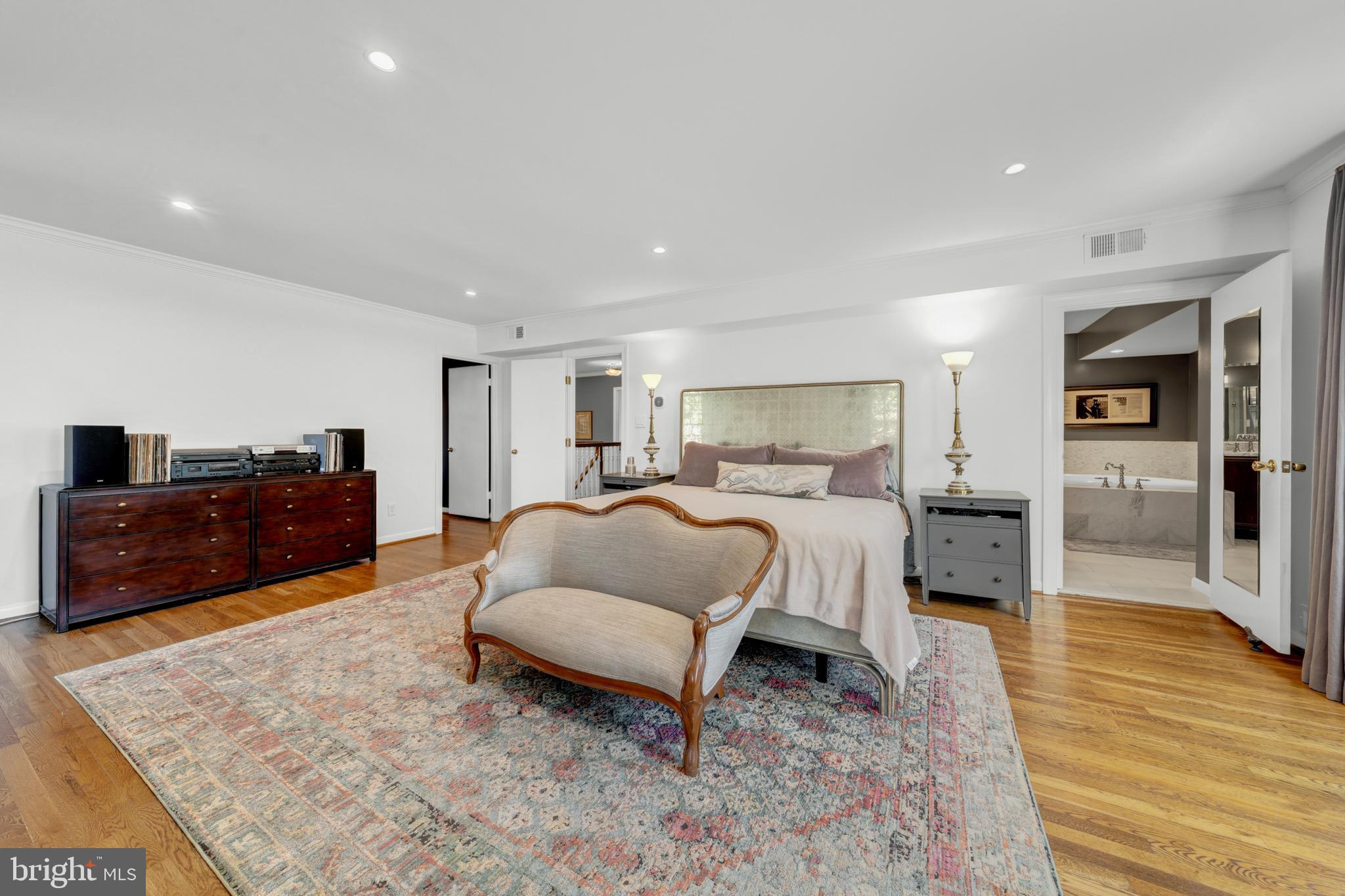 CHAIN BRIDGE FOREST - Residential