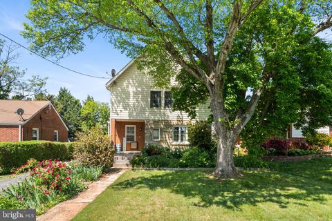 Photo of 3444 Rock Spring Ave, FALLS CHURCH, VA 22041 (MLS # VAFX2299628)