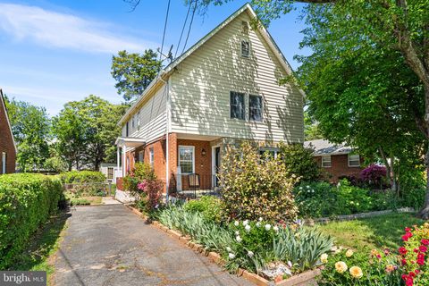 Photo of 3444 Rock Spring Ave, FALLS CHURCH, VA 22041 (MLS # VAFX2299628)
