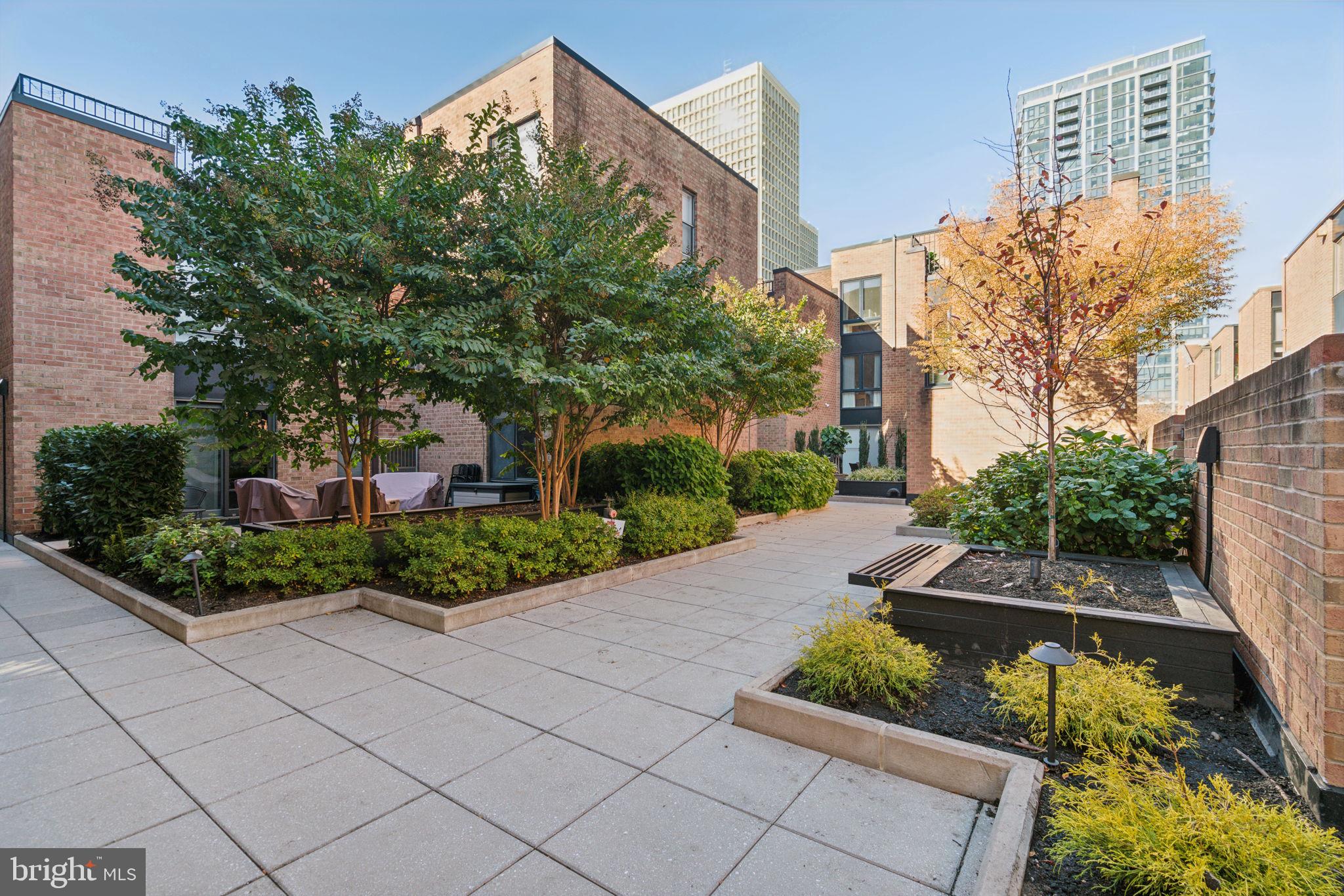 SOCIETY HILL - Residential