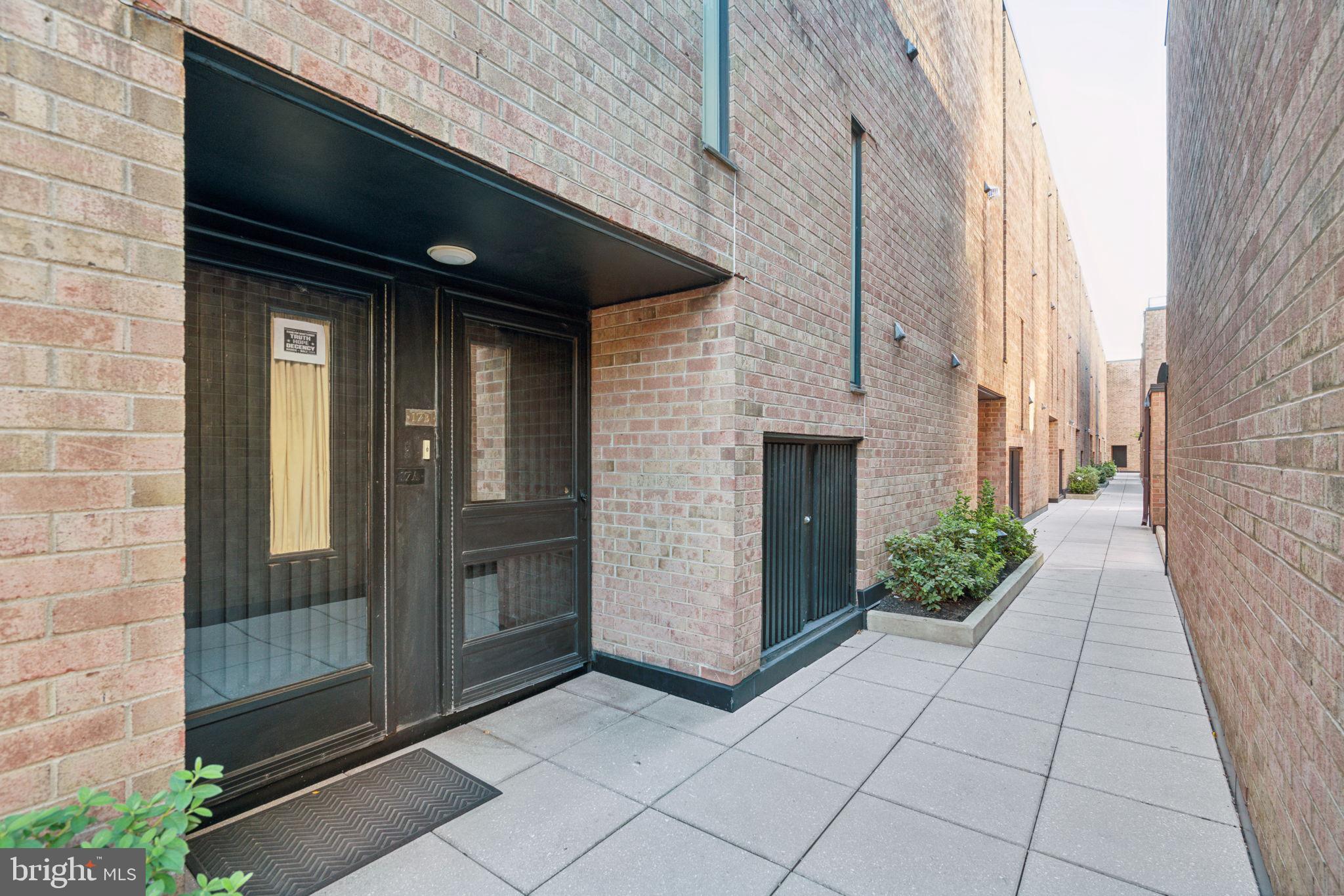 SOCIETY HILL - Residential
