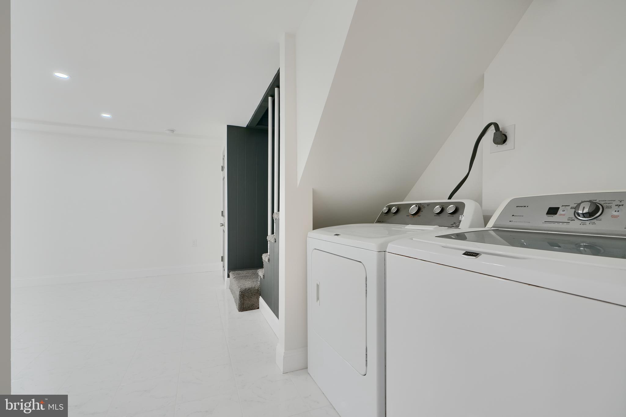 RAMBLEWOOD - Residential