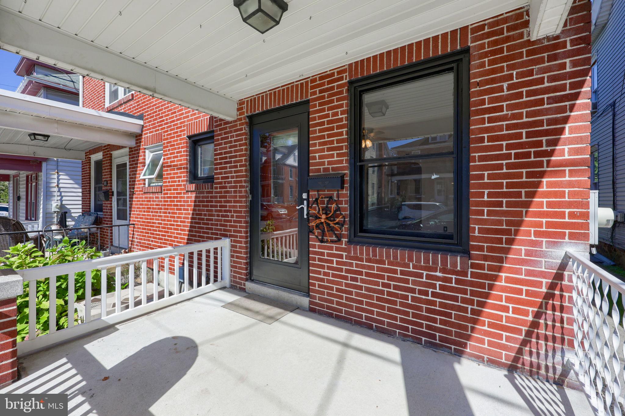 109 W FULTON STREET