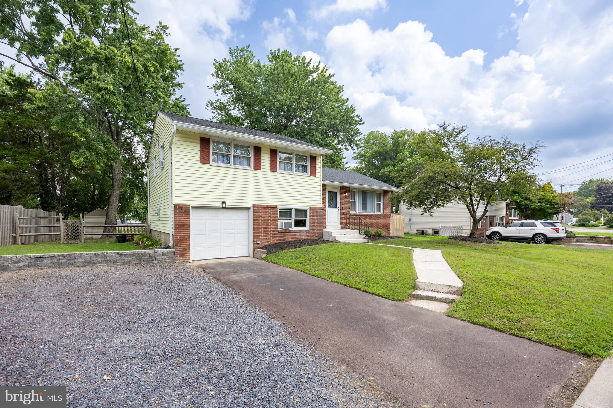 7 W CHURCH ROAD