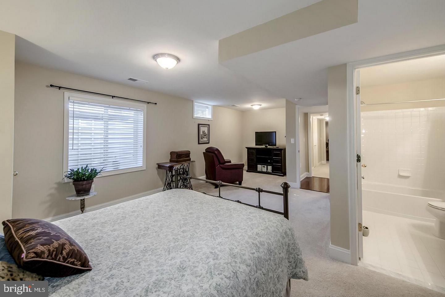 FAIRFAX HEIGHTS - Residential Lease