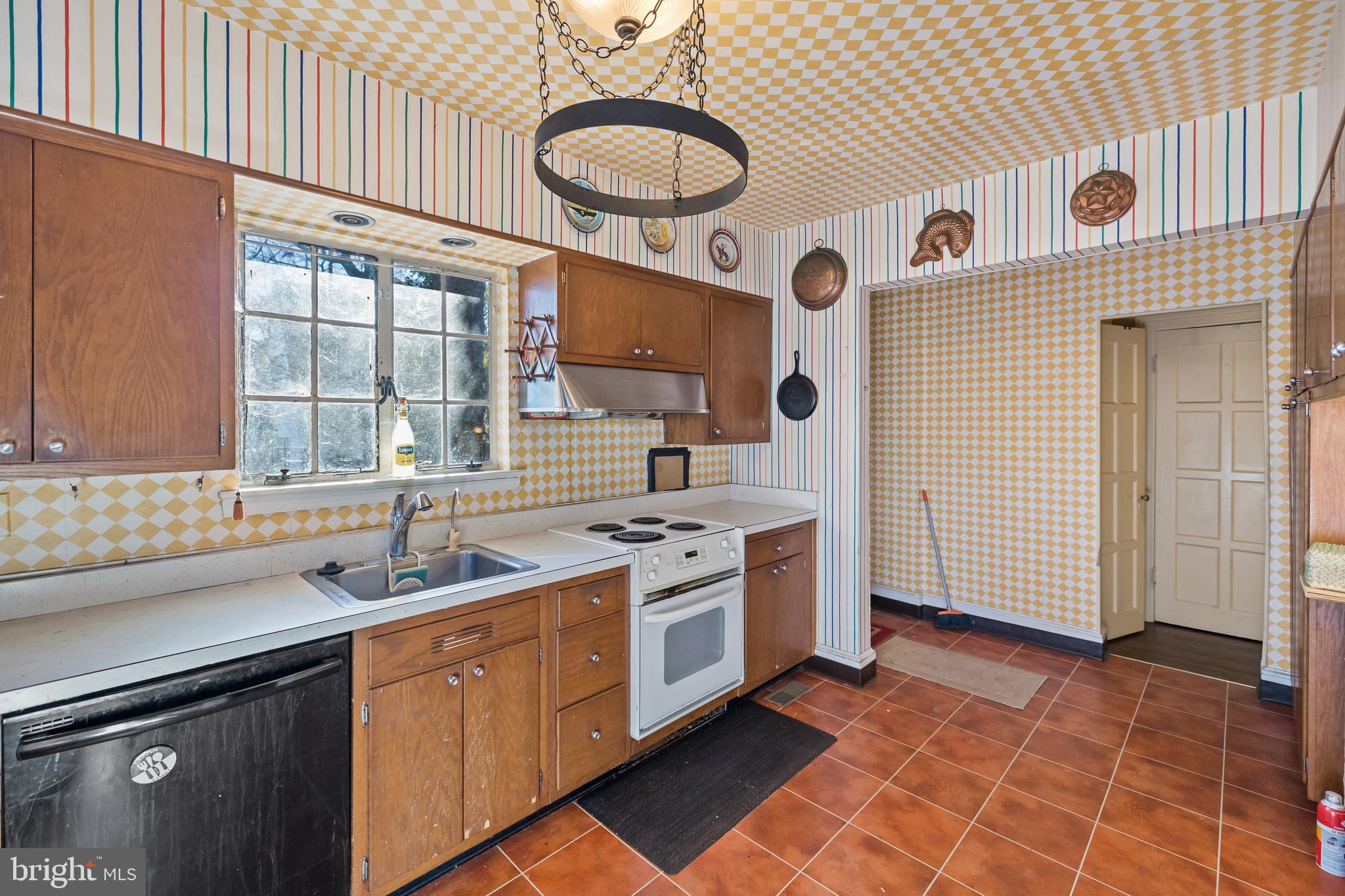 COUNTRY CLUB GROVE - Residential