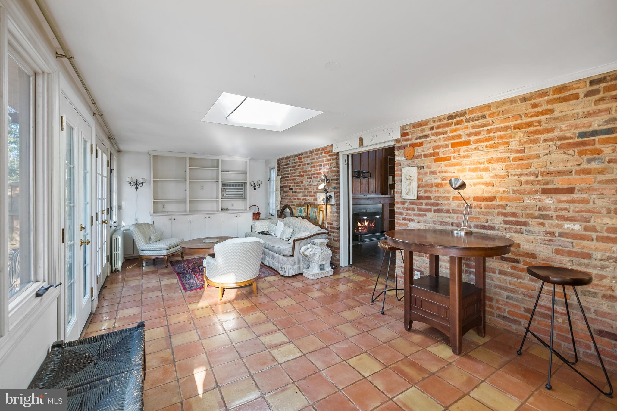 COUNTRY CLUB GROVE - Residential