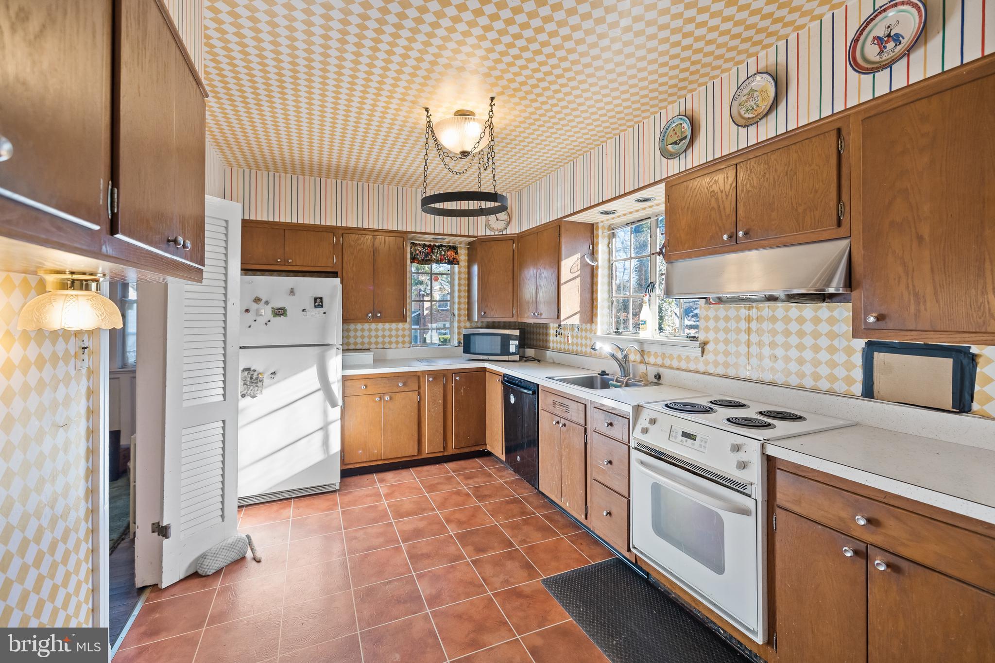 COUNTRY CLUB GROVE - Residential