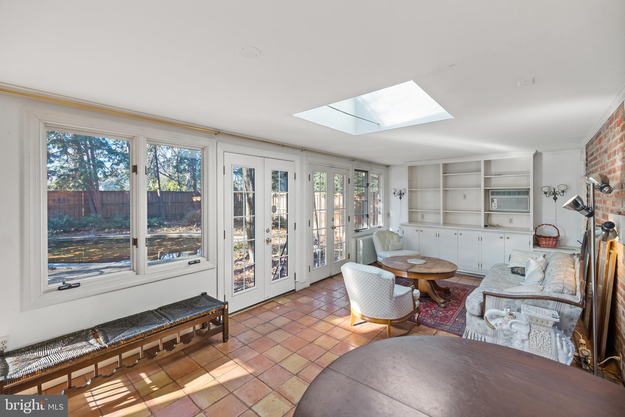 COUNTRY CLUB GROVE - Residential