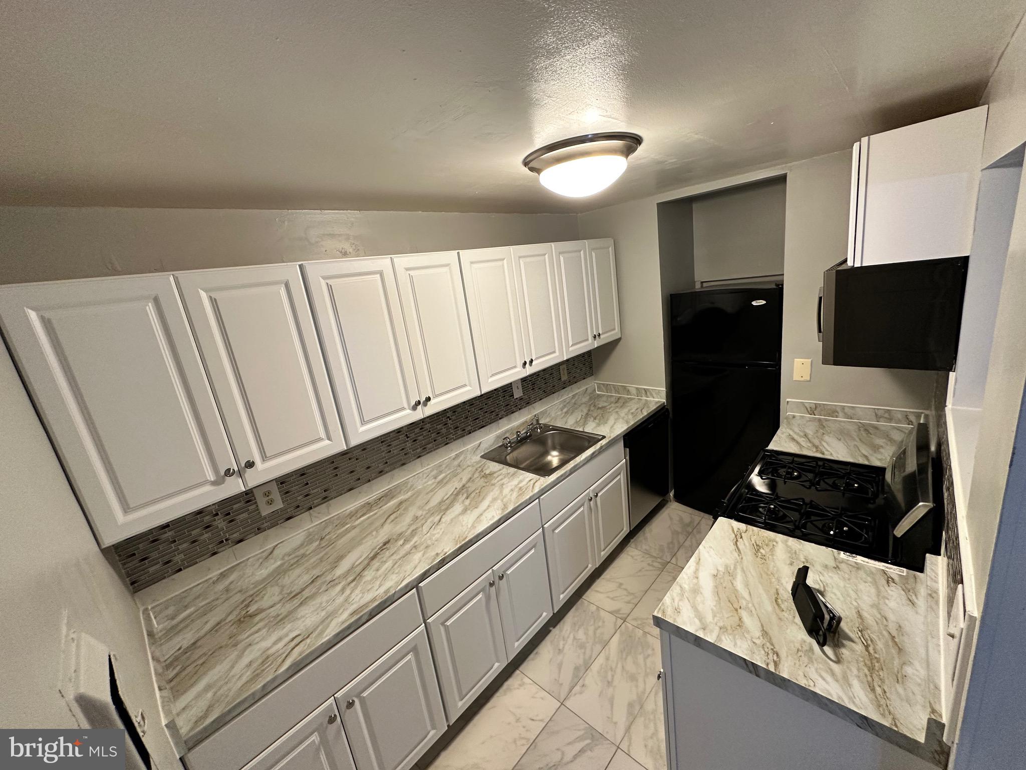 FRENCHMANS CREEK - Residential Lease