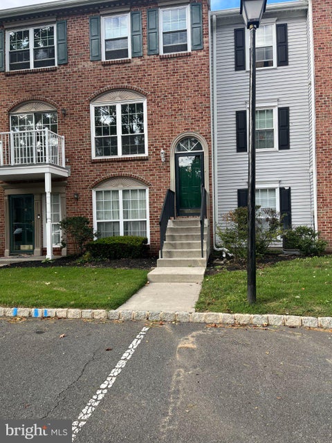 Condo For Sale - 3 Versailles Court<br/> HAMILTON, NJ 08619