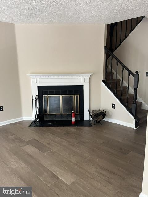 3 VERSAILLES COURT