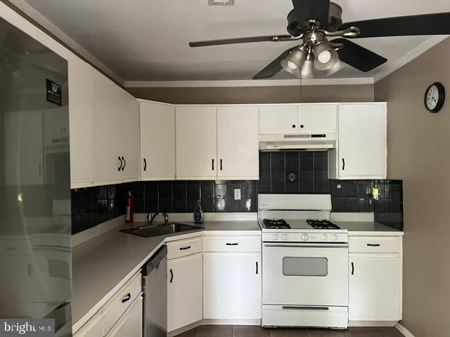 3 VERSAILLES COURT