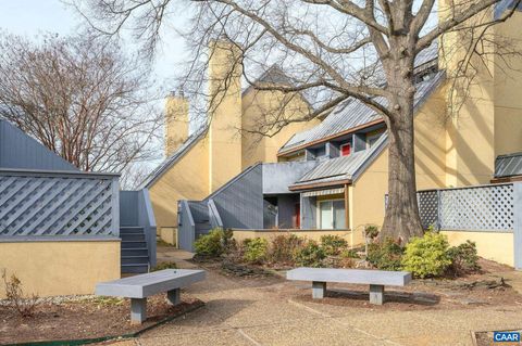 Condo For Sale - 311 NW 2nd St St #B<br/> CHARLOTTESVILLE, VA 22902