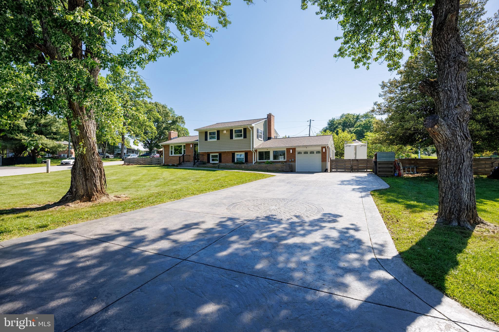 6569 BEECHWOOD DRIVE NE