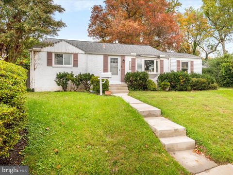 Photo of 12708 Danvers Court, ROCKVILLE, MD 20853 (MLS # MDMC2201956)