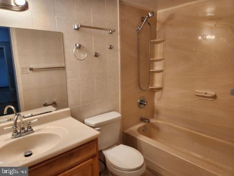 HUNTING RIDGE CONDOMINIUM - Residential Lease