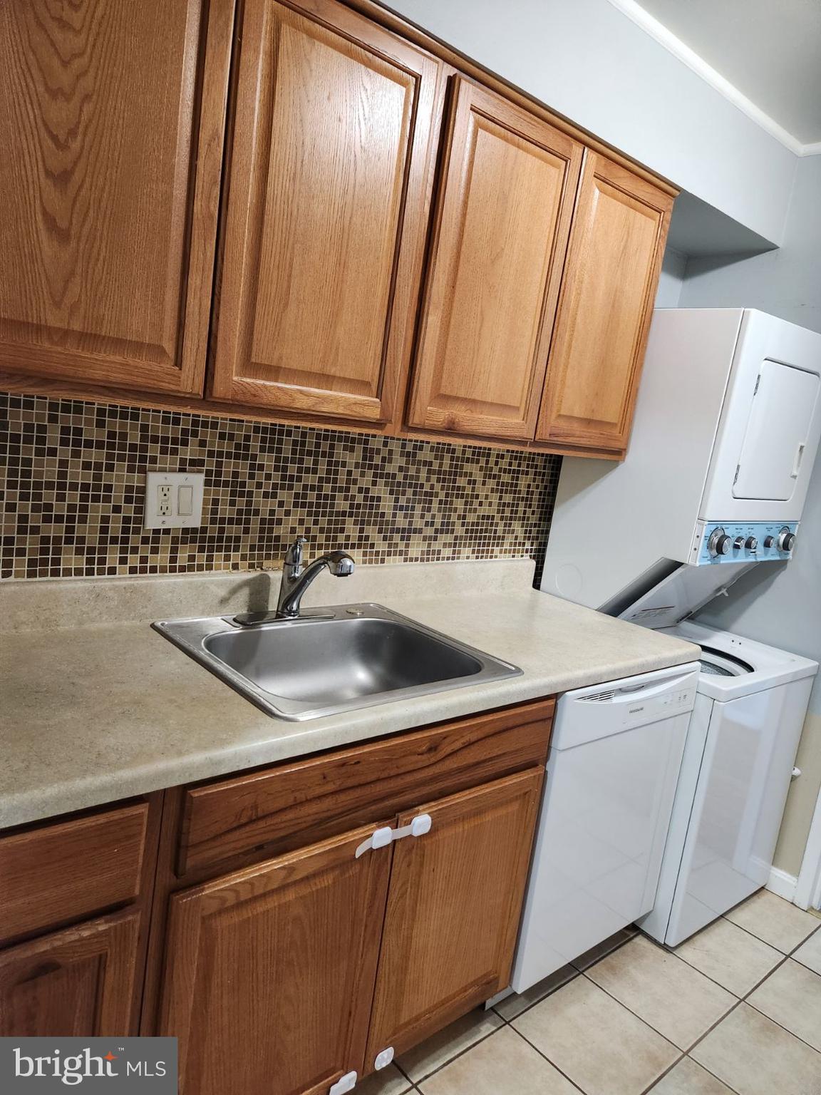 HUNTING RIDGE CONDOMINIUM - Residential Lease