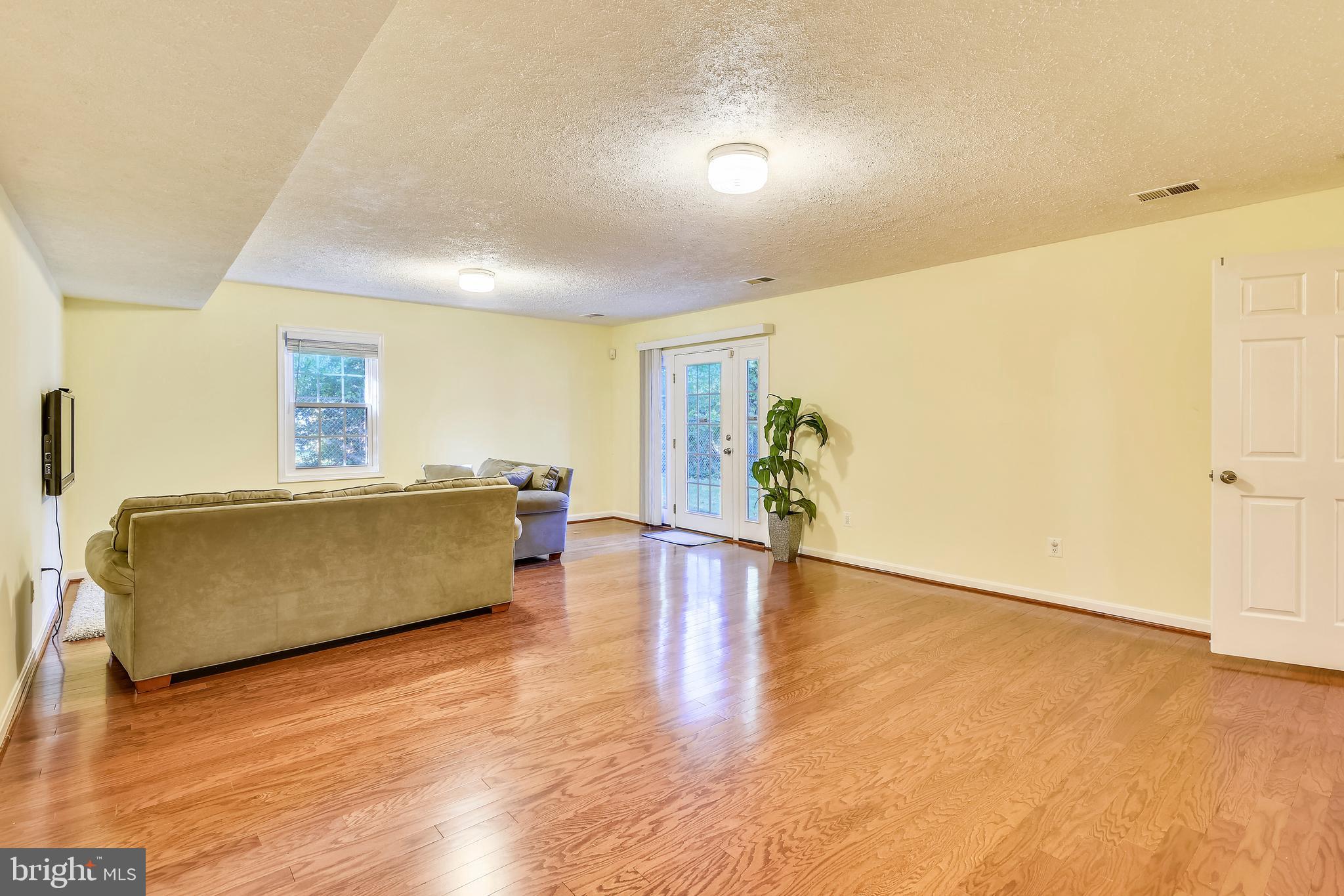 OLD COURTHOUSE WOODS - Residential Lease