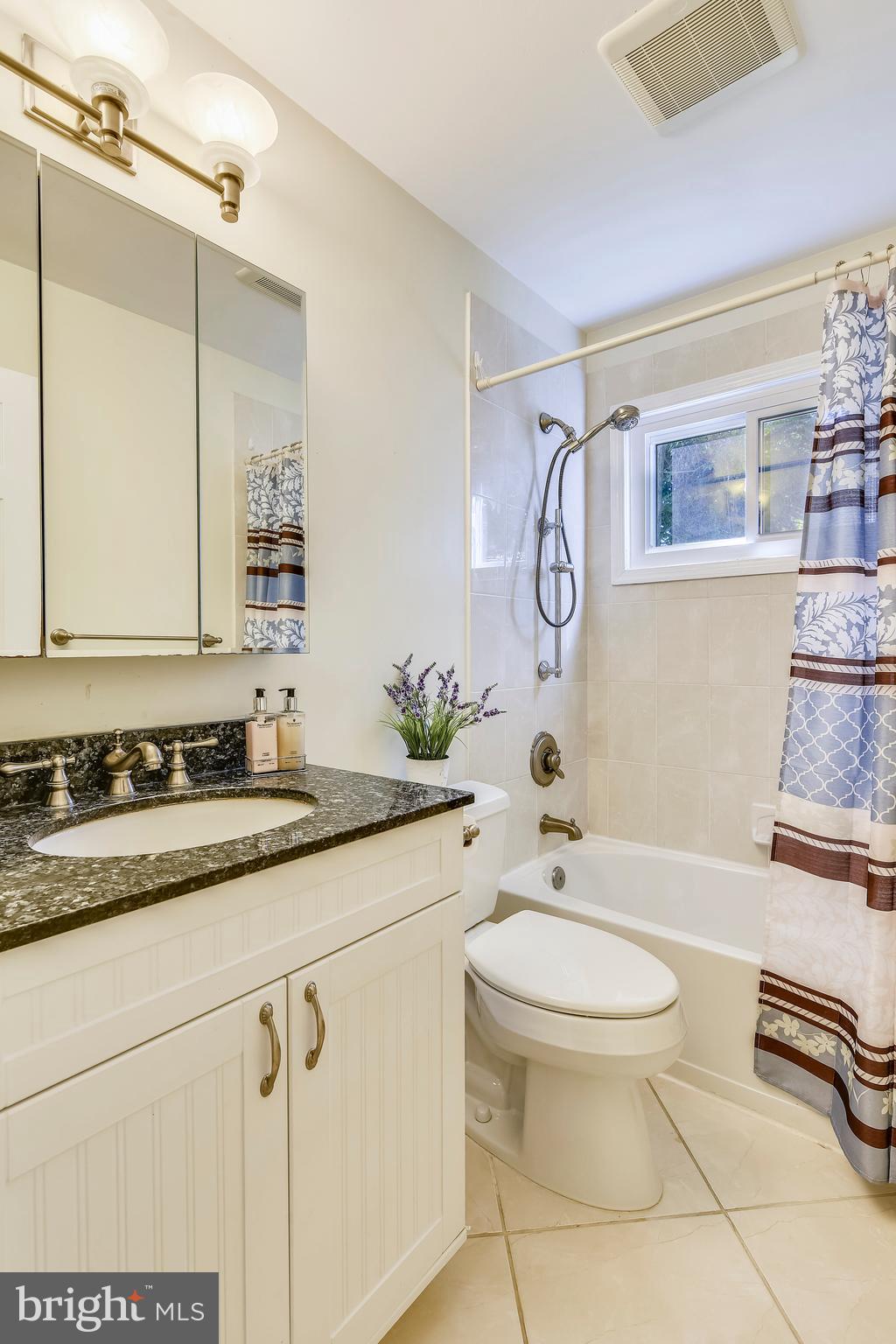 OLD COURTHOUSE WOODS - Residential Lease