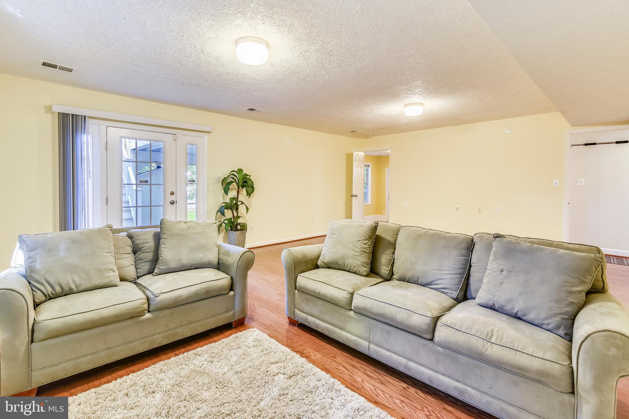 OLD COURTHOUSE WOODS - Residential Lease